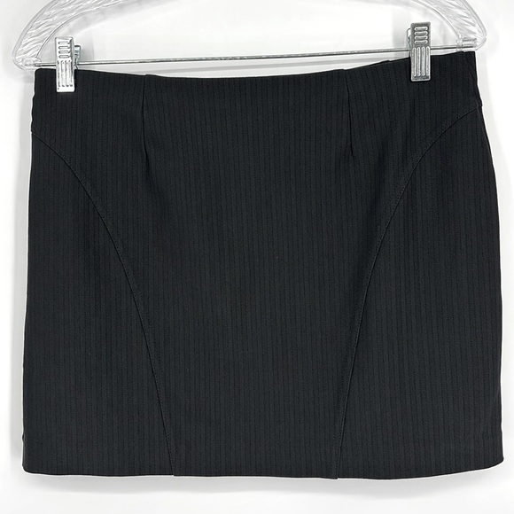 Express Stretch Ribbed Mini Skirt Women’s Size Medium in Black - EUC! - Picture 4 of 4